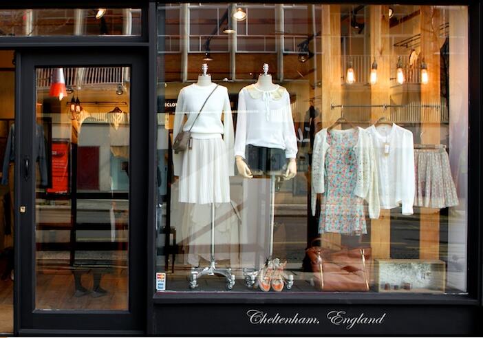 長沙服裝店裝修櫥窗時(shí)常用的裝飾材料 長沙服裝店裝修櫥窗時(shí)常用的裝飾材料