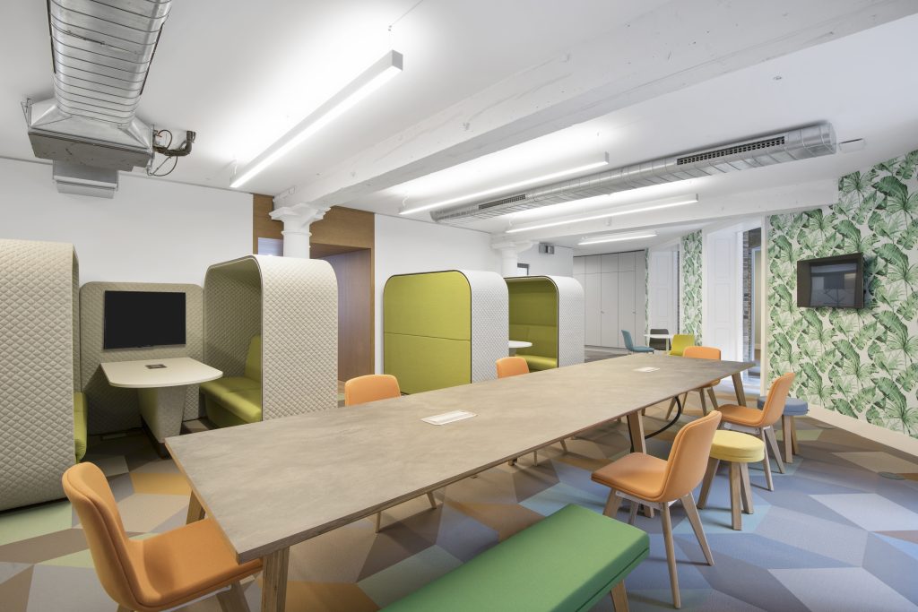 長沙寫字樓裝修簡潔實用更具個性化色彩效果圖