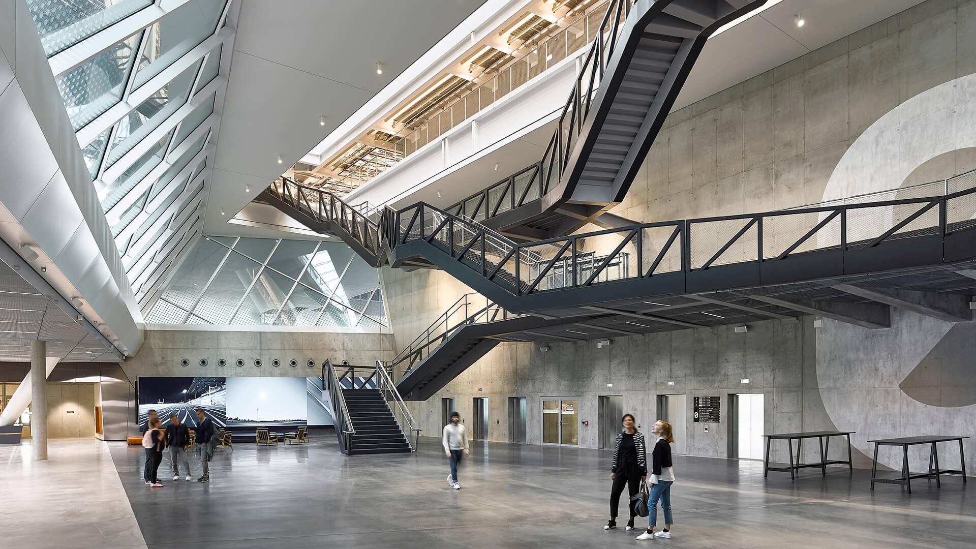 長(zhǎng)沙工裝辦公室裝修設(shè)計(jì)隔斷、射燈和筒燈的技巧示意圖