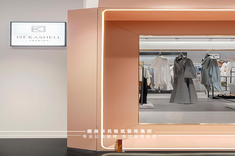 連鎖服裝店裝修設(shè)計效果3 連鎖服裝店裝修設(shè)計效果3