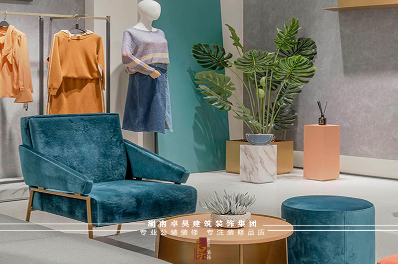 連鎖服裝店裝修設(shè)計效果4 連鎖服裝店裝修設(shè)計效果4