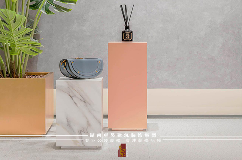 連鎖服裝店裝修設(shè)計效果7 連鎖服裝店裝修設(shè)計效果7